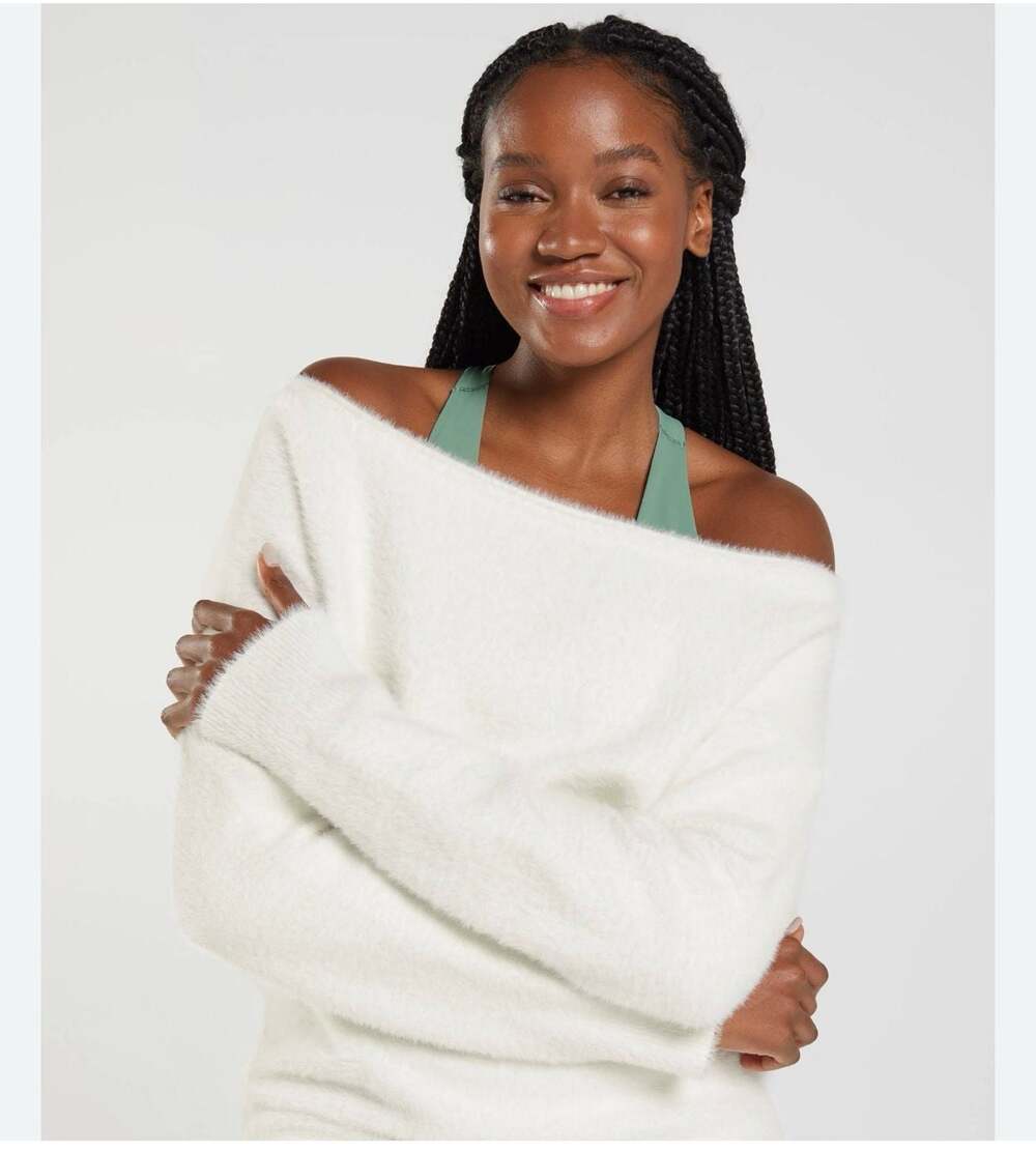 Gymshark Fuzzy Off-Shoulder Sweater - S